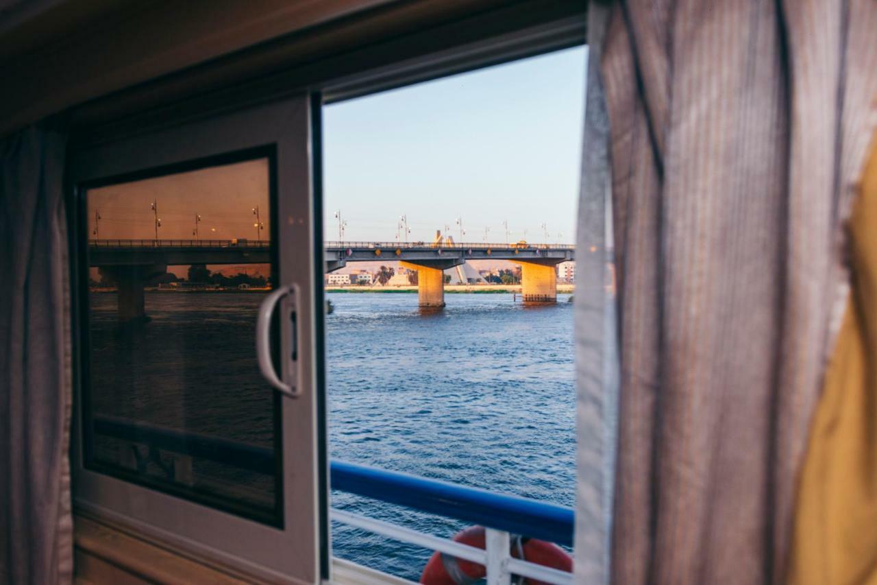 Hotel Ship Queen Isis Elminya Minya Exterior photo