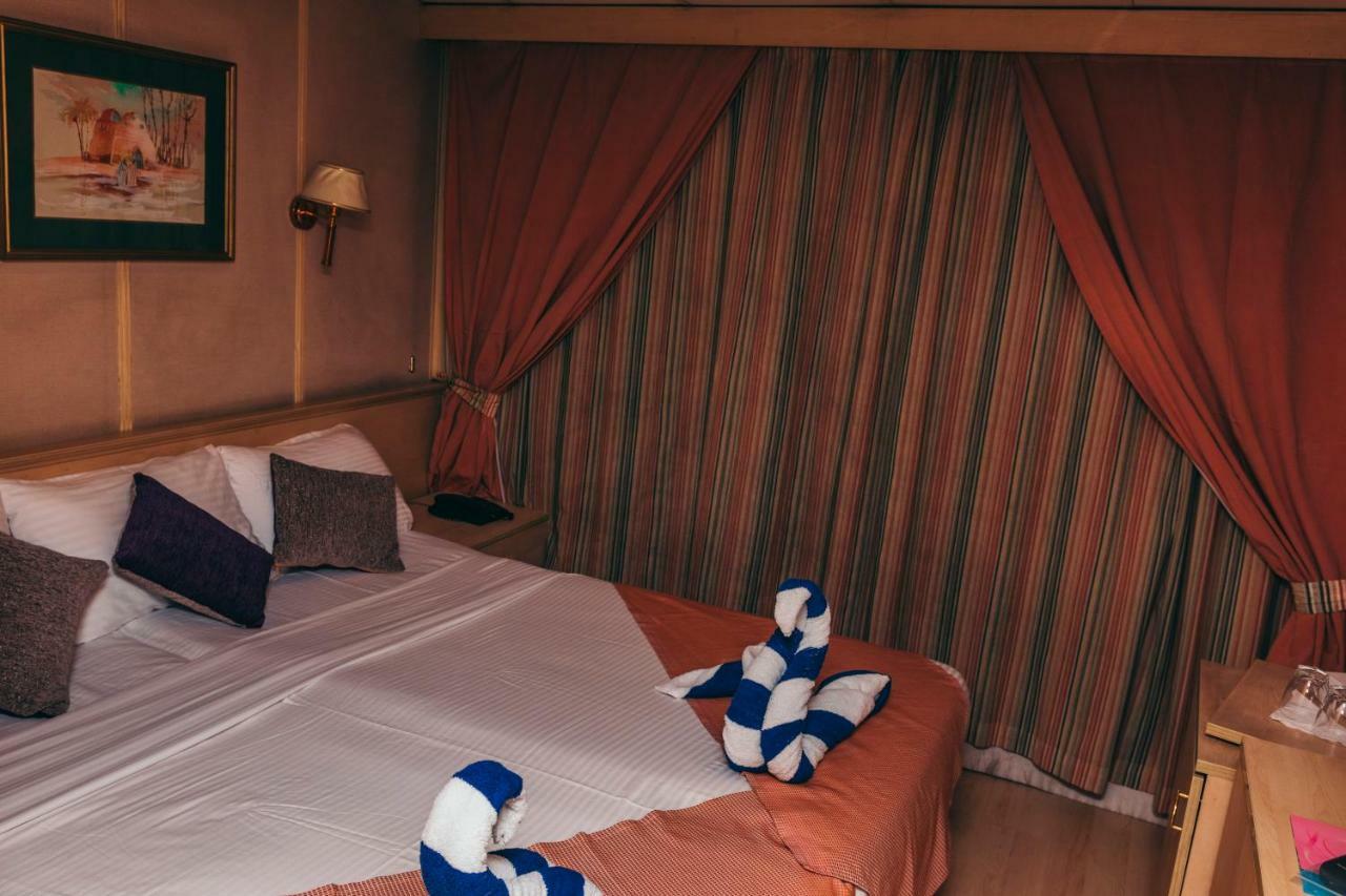 Hotel Ship Queen Isis Elminya Minya Exterior photo